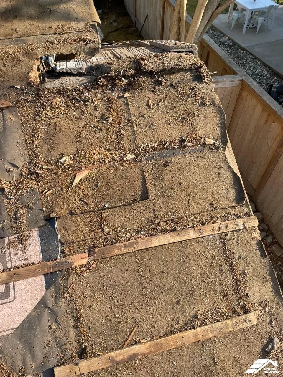 Roof Repair — Roof Tile Repair on the Eaves (6)